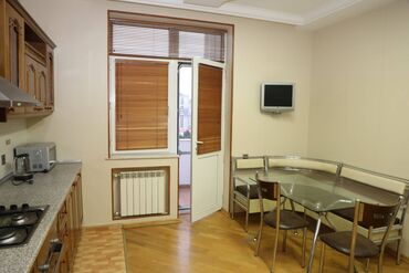 Mənzil kirayələyirəm: 3 otaqlı, 120 kv. m — 12