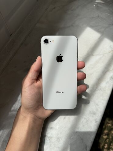 Apple iPhone: IPhone 8, Б/у, 64 ГБ, Серебристый, Защитное стекло, Чехол, 76 %