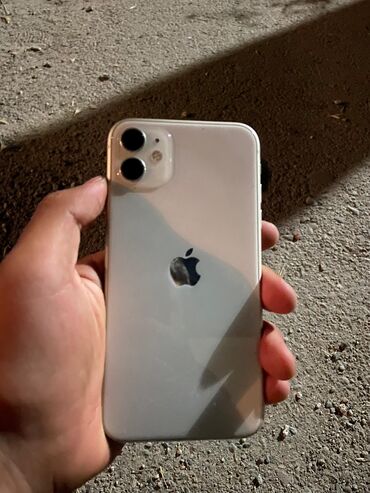 Apple iPhone: IPhone 11, Б/у, 128 ГБ, Белый, Зарядное устройство, Чехол, 85 %