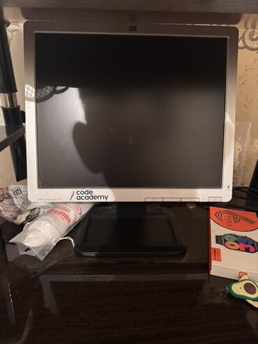 andiroid manitor: HP Compaq LE1711 monitordan, qara rəngli sistem blokundan, A4Tech