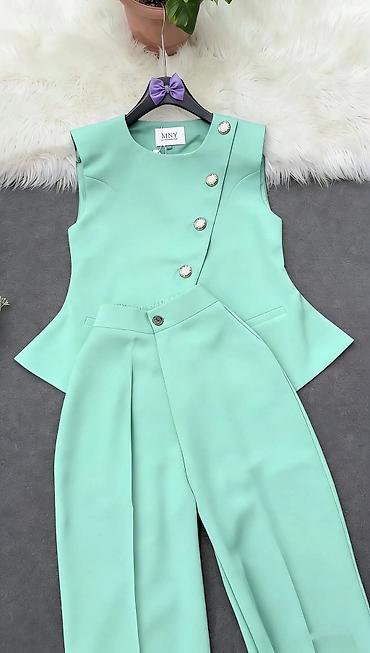 Kompleti: Komplet
Cena 3400
Vel.do 3xl
V28 — 7