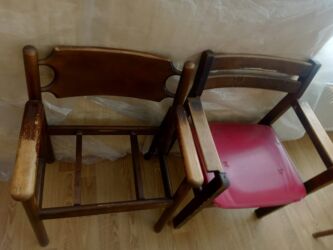 heyet ucun stollar: Palıd ağacınan Rumıniyanın keçmişin iki kreslo- oturacaqları