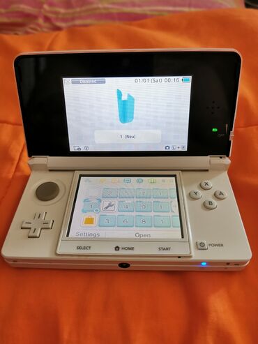 Nintendo 3DS konzola, bez oštećenja, doneta iz Nemačke bez igrica i