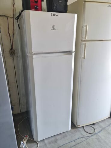 Микроволновки: Б/у 2 двери Indesit Холодильник Продажа, цвет - Белый