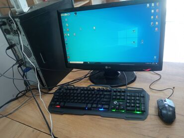 Kompüter və noutbuk aksesuarları: Stol üsdü komputer İdeal vəziyyətdə ram 8gb i3 hdd 700gb bütün
