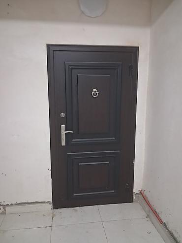 Uzunmüddətli kirayə mənzillər: 2 otaqll - Giriş qapısı: möhkəm metal, gözlük və döymə ilə — 1