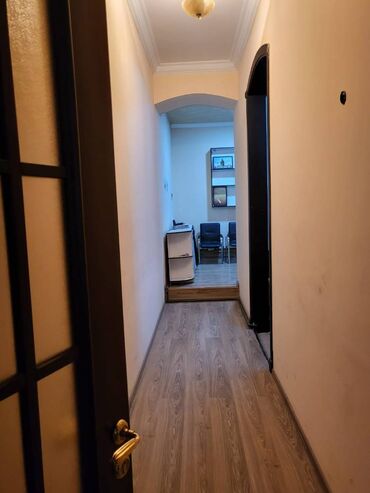 Ofislər: Azadliq metrosunun yaxınlığında təmirli obyekt ümumi sahəsi 110 kv,m — 10