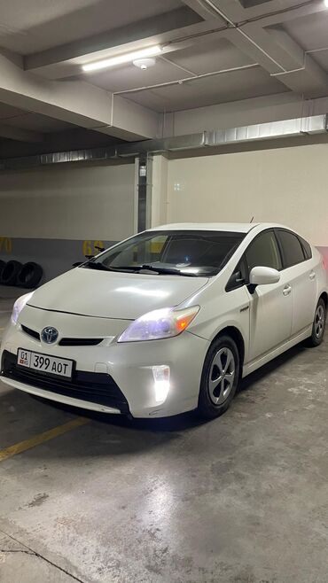 Toyota: Toyota Prius: 2015 г., 1.8 л, Автомат, Гибрид