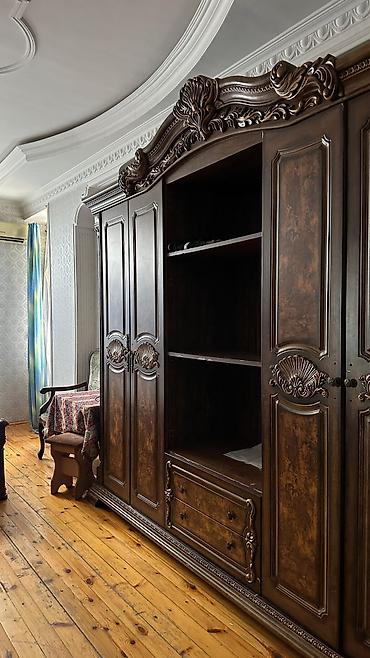 Köhnə tikili: Geniş və işıqlı mənzil interyeri - Klassik dizaynlı geniş zal — 18