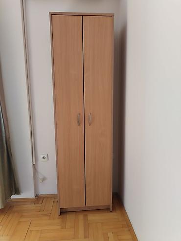 Uski dvoslojni ormar od univera (imitacija svetlog drveta), kompaktnih