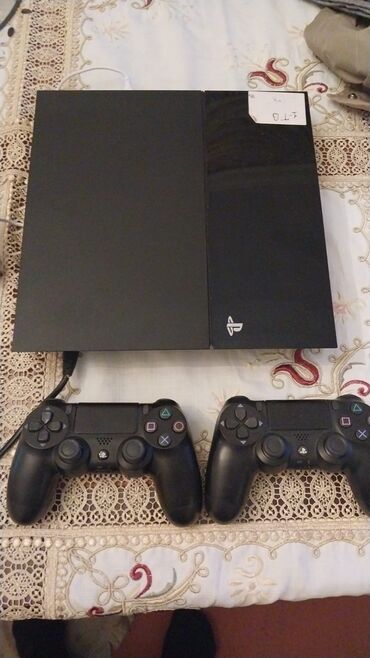 PS3 (Sony PlayStation 3): Satılır az işlənib PS 3 1TB yaddaş 15 yeni oyun yazılıb