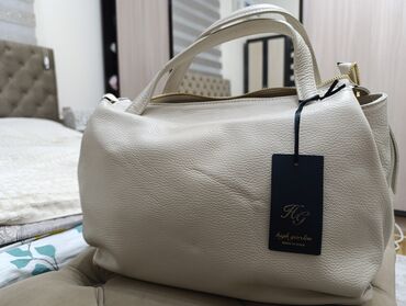 итальянская сумка: Отличная итальянская сумка, новая. Натуральная кожа, вместимая, на
