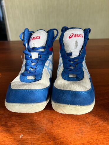 продам электросамокат: ПРОДАЮ БОРЦОВКИ СРОЧНО !!! борцовки asics. в белосинем цвете. одквали