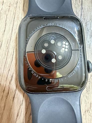 kreditgo space: Apple Watch Series 6 – 44 mm, GPS - Korpus: Alüminium, Ion‑X Glass ön — 4