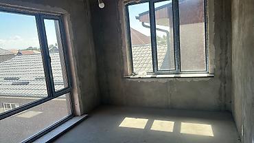 жер маян: 🏡 САТЫЛАТ! ЗАМАНБАП ЖАНА КЕҢ ҮЙ 📍 Үйдүн жалпы аянты: 185 м² 🏠 Эки — 5