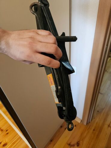 диски на x5: Avtomobil üçün mexaniki krik. Xüsusiyyətlər: - Qayçı tipli