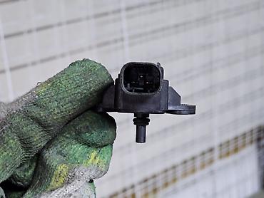 Датчики, сенсоры, предохранители: Датчик давления воздуха / датчик давления турбины / датчик абсолютного — 8