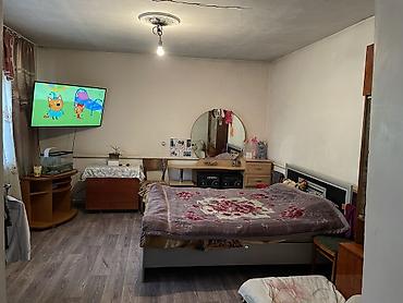 Продаю пол дома на участке 3 сотки!Дом в хорошем состоянии,но можно