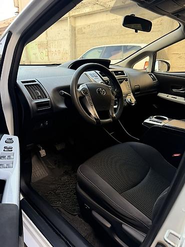 Toyota: Toyota Prius V: 2017 г., Гибрид, Универсал — 6