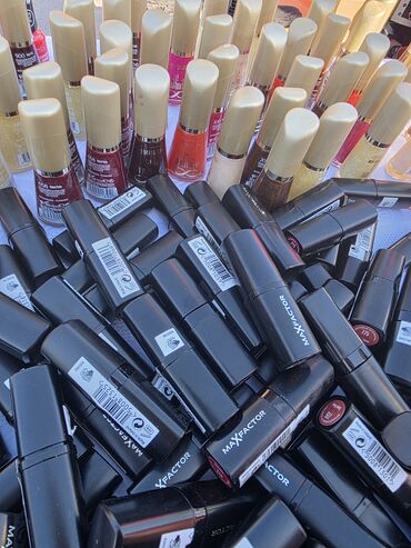 Šminka: Kozmetički set – brendirani proizvodi za usne i oči - Ruževi za usne — 1