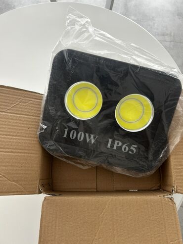 su termusu: Məhsul: LED proyektor/floodlight - Güc: 100W (korpus üzərində “100W”