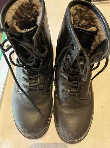 зимние ботинки женские бишкек: Ботинки, 35, 37, 37.5, Dr.Martens, Б/у, цвет - Черный, Самовывоз