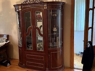 bufet biləcəri: Klassik üslubda vitrinli bufet - Material: təbii ağac əsaslı gövdə — 1