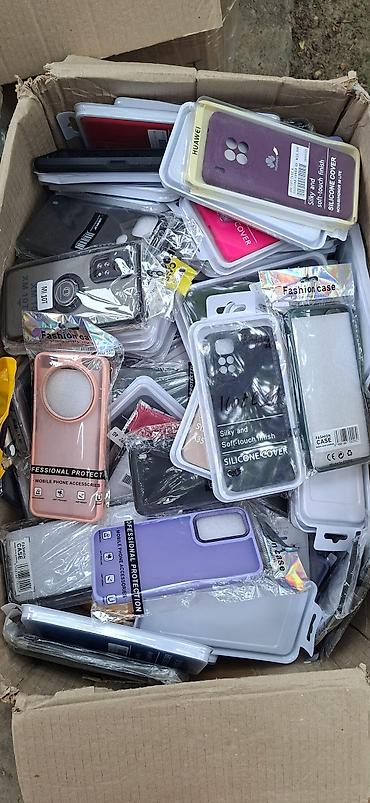 Другие аксессуары для мобильных телефонов: 1600 чехол есть . из них 500 на айфон 11 до 16 промакс. Зарядники — 8