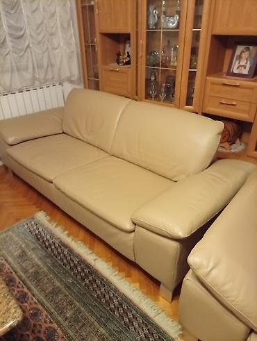 Sofe i kaučevi: Kožna dvosede/sofa – bež/peščana boja . DVA TROSEDA — 5
