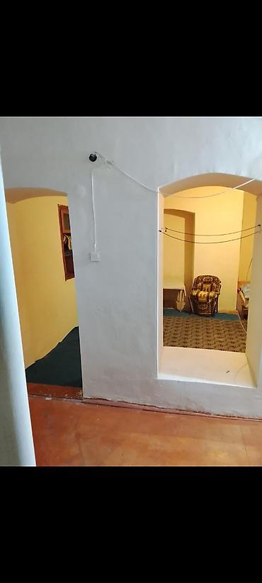 1 otagli ev: Kirayə verilir: 1 otaqlı mənzil - Planlama: Zal/yataq otağı, ayrıca — 1