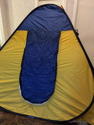 Çadırlar: Pop-up düşərgə çadırı - Ölçü: təxminən 2 nəfərlik genişlik (daxili — 9