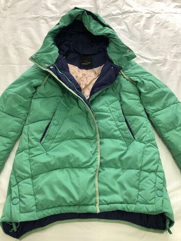 koljaska s sumkoj: Женская куртка прямого кроя.Куртка на зиму,состояние хорошая.Размер S
