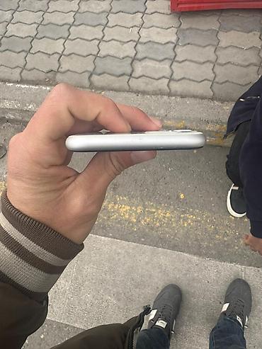 iphone s16: IPhone 11, 64 GB, Gümüşü — 3