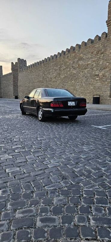 Mercedes-Benz: Mercedes-Benz E 320: 3.2 l | 2002 il Sedan — 16