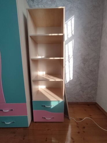Dolablar: Dolablar yaxşı vəziyyətdədir. Ölçüləri aşağıdakı kimidir Kiçik - — 4