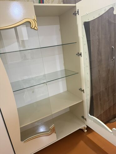 Açılan, 2 qapılı Düz dolab, Servant