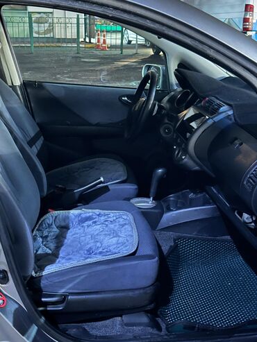 Honda: Honda Jazz: 2005 г., 1.4 л, Вариатор, Бензин, Хэтчбэк — 7