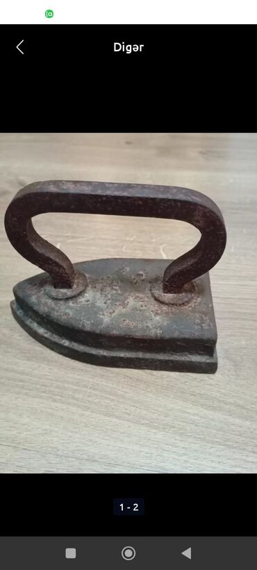 Qədim ütülər: Antik döküm ütü - Material: tam polad/dəmirdən tökmə gövdə və tutacaq