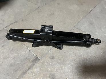 Avtomobil qayçı tipli domkrat - Tip: Qayçı (scissor jack), mexaniki -