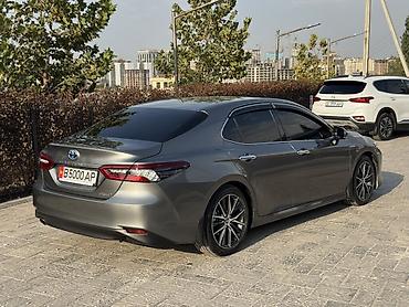 значок форестер: Toyota Camry: 2022 г., 2.5 л, Автомат, Гибрид, Седан — 4