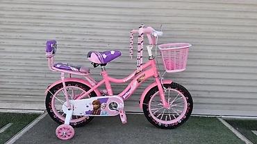 Детские велосипеды: Детский велосипед в синем цвете, оснащенный дополнительными боковыми — 5