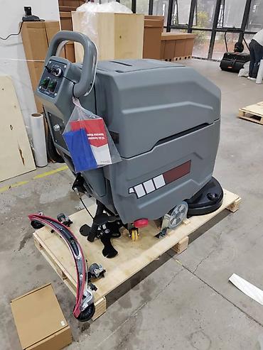 Другое оборудование для бизнеса: Продам новое оборудование для клининга больших помещений. Две — 3