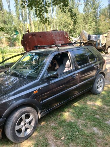 мерседес бенц мл 320: Автомобиль Volkswagen Golf 3 с кузовом "хэтчбек" в черном цвете