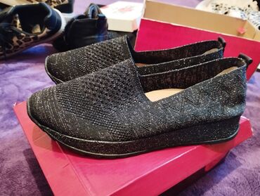 Basanoşka və səndəllər: Qadın ayaqqabıları – 2 model 1) Platformalı şlapi - Rəng: qara - Üst — 11