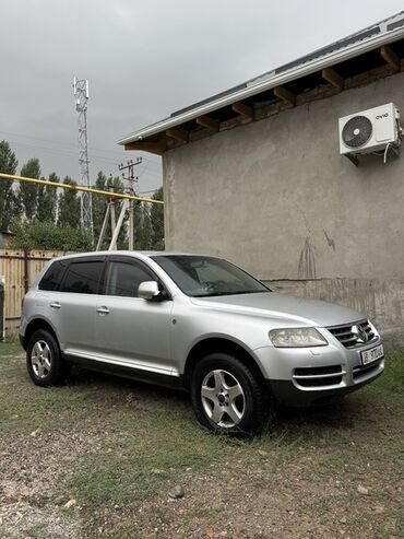срочна сатылат машина: Серебристый внедорожник Volkswagen Touareg с пятиспицевыми