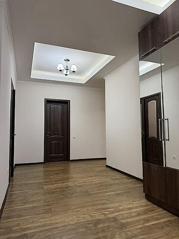 Зал үчүн гарнитуралар: Продаётся просторная трёхкомнатная квартира в ЖК «Айколь» от — 7