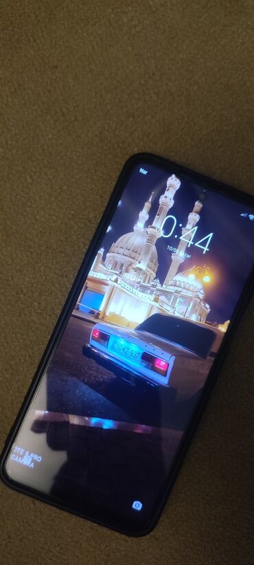 redmi note 10 pro irşad: Redmi Note 9 Pro smartfonu, qara rəngli qoruyucu keyslə təqdim edilir