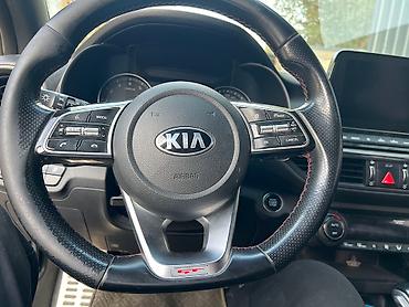 Kia: Срочно! Элегантный черный Kia K3 современным дизайном кузова и — 7