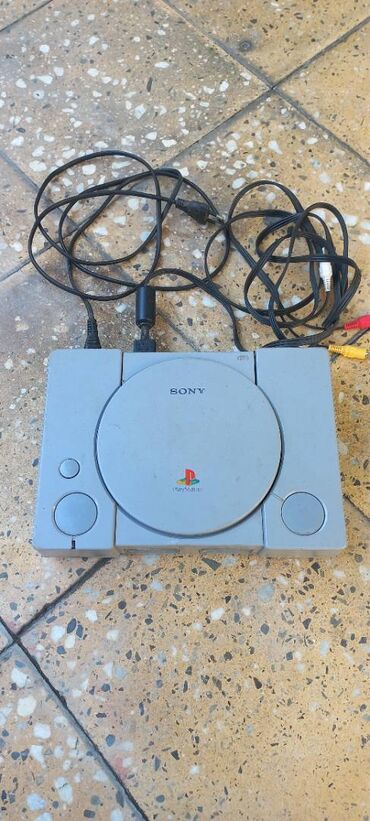 PS2 & PS1 (Sony PlayStation 2 & 1): Playstation 1 sony satılır işləkdi şəkildə gördüynzdü
