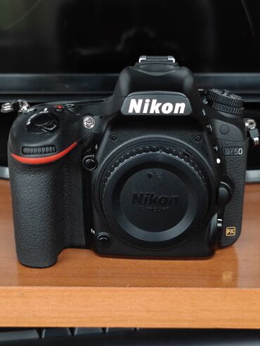 зарядка на фотоаппарат: Продаю Nikon D750, body. В хорошем состоянии. Только тушку,есть